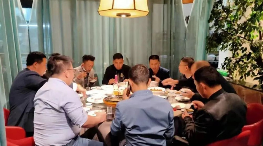 學(xué)員聚餐、討論交流
