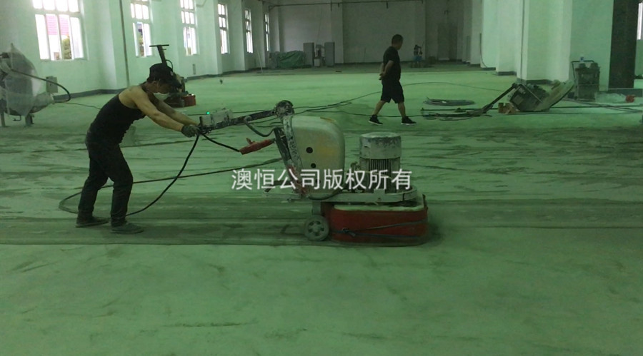 對舊環(huán)氧地面進(jìn)行研磨處理