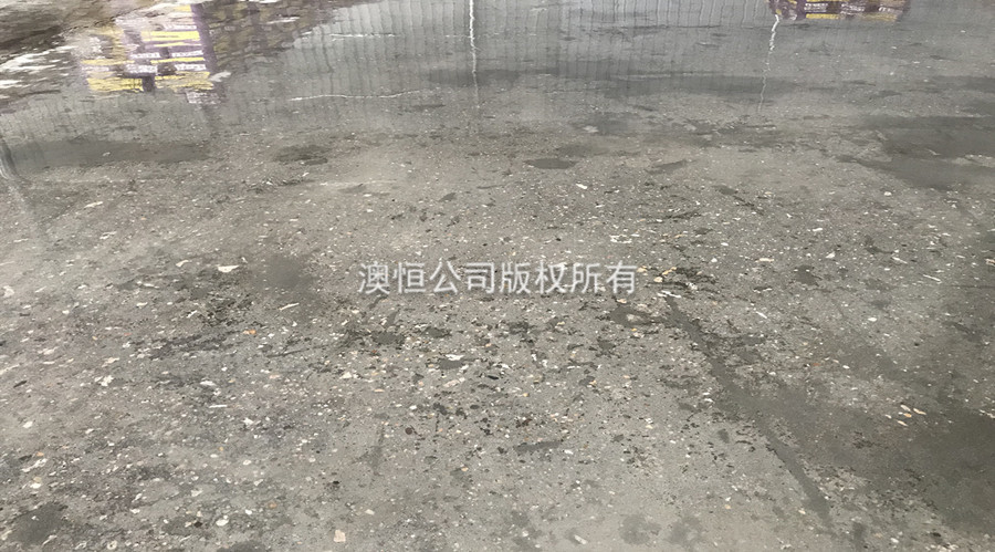 用AP-910 快速修補(bǔ)自流平水泥和密封固化劑翻新后的地面
